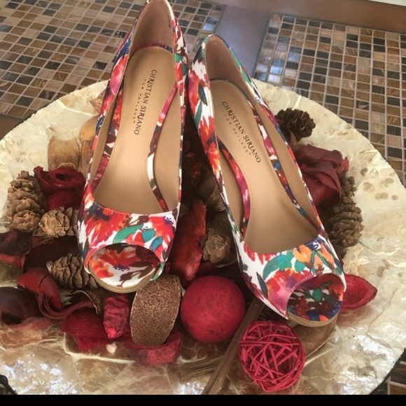 CHRISTIAN SIRIANO for payless. Size 8.5 - Picture 2 of 2